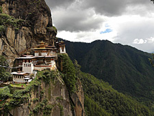 Taktshang Pelphug of ook wel het 'Tijgersnest' op een hoogte van 2.950 meter