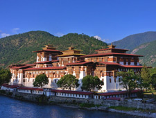 De Dzong in Punikha werd gebouwd tussen 2 rivieren
