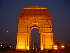 India Gate, de 42m hoge triomfboog met de namen van soldaten van het Brits-Indisch leger die in de Eerste Wereldoorlog zijn gesneuveld