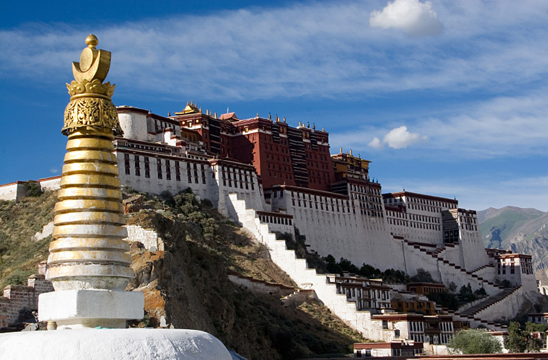 Het Potala paleis is door de Vijfde Dalai Lama gebouwd op de berg Marpori, de 'rode berg'